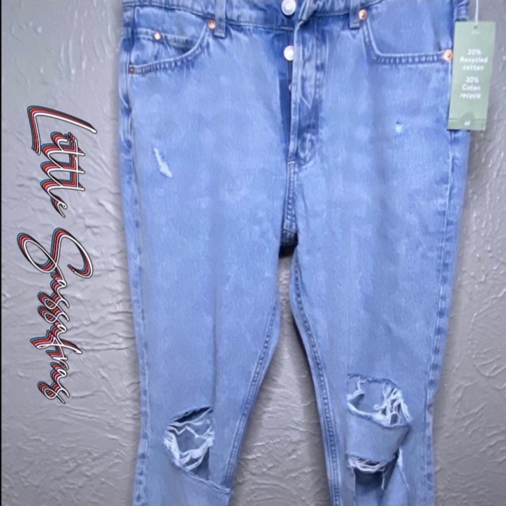 🌺 H&M NWT sz. 8 light wash boyfriend loose fit distressed jeans